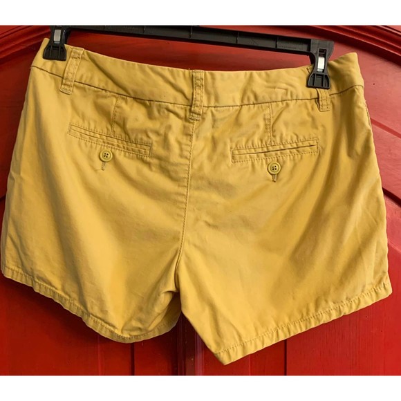 The Gap Hadley Short Shorts Yellow Gold  EUC Not a Spot on Them Summer EUC Sze 4 - Picture 2 of 3